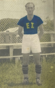 Paco Marín. Hermano de Nicolás Marín y primer entrenador del equipo de la franja. (1940)